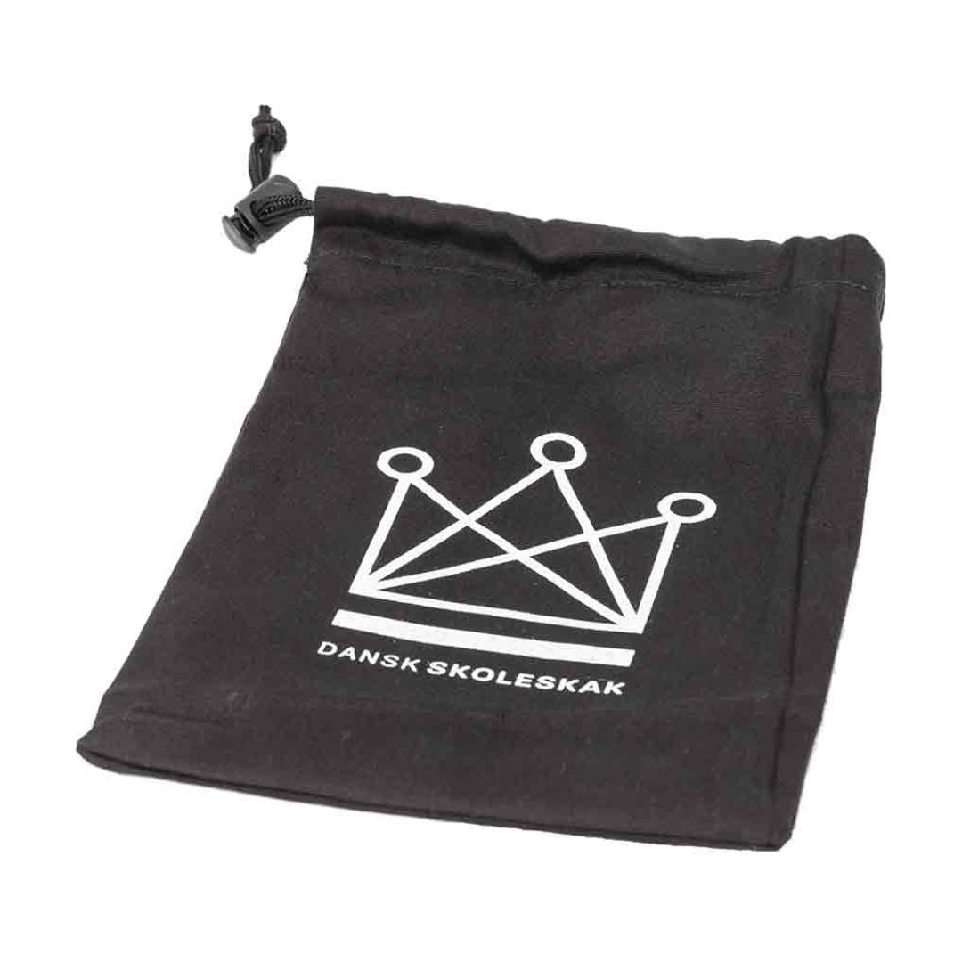 Svart schackpjäspåse för förvaring av schackpjäser med smart lås för att förhindra att pjäserna faller ut