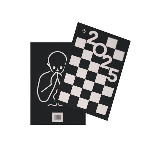 Framsidan och baksidan till schackkalendern Pocket Chess 2025 på vit bakgrund