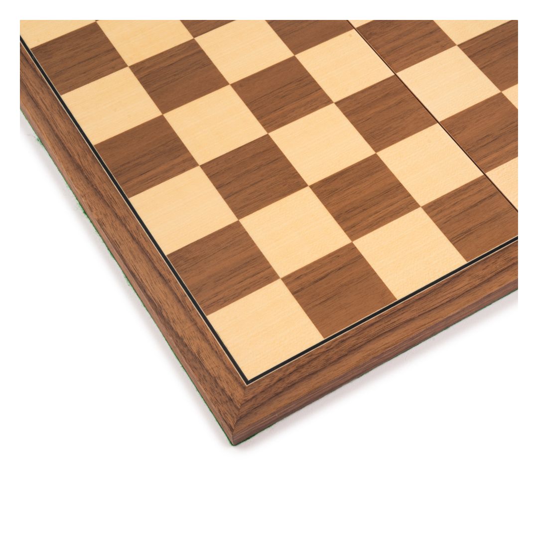 Hörnet av ett spanskt schackbräde som kan fällas ihop och tillverkas strax utanför Barcelona.