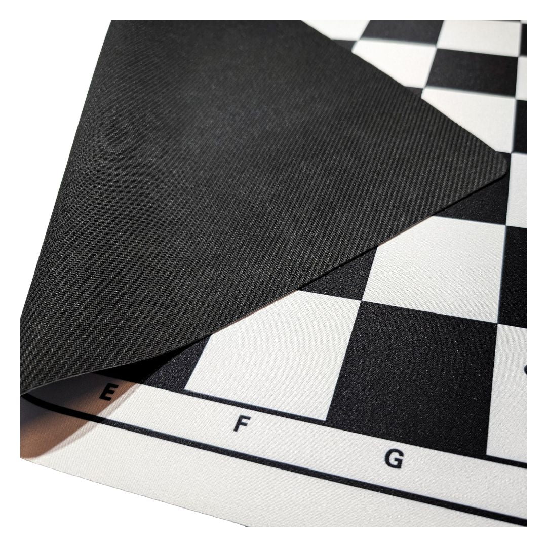 Schackbräde i musmattekvalitet med ett hörn uppvikt