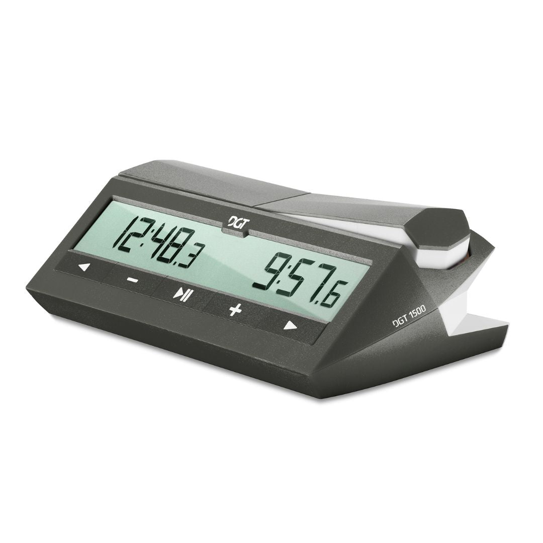 DGT1500 skakurs i grå färg med vippe på toppen - en bra schackklocka för blixtskak