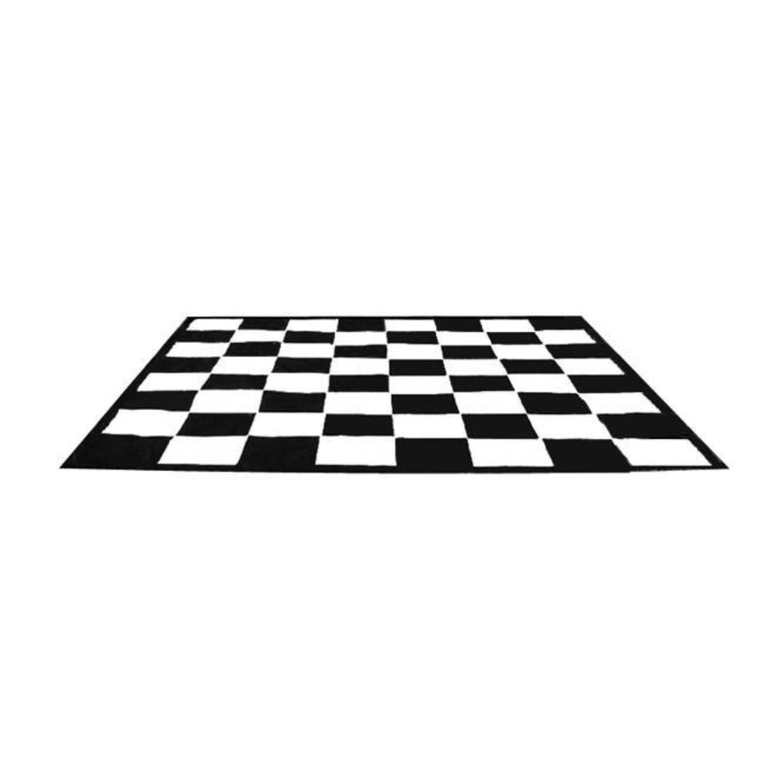 Underlaget för jätteschack som kan spelas på campingen, skolgården och många andra platser