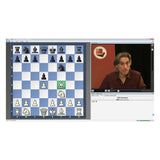 GM Daniel King tittar direkt in i kameran efter att ha spelat ett bra schackdrag i Fritz Trainer-serien Powerplay.