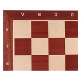 hjørnet af et skakbræt i mahogni hvor hjørnerne er samlet på skrå i høj kvalitet og håndlavet