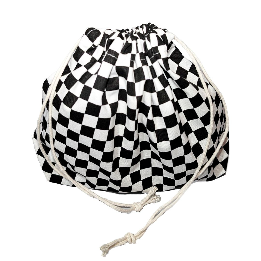 Pjäspåse med schacktema för förvaring av schackpjäser - fylld och snörad