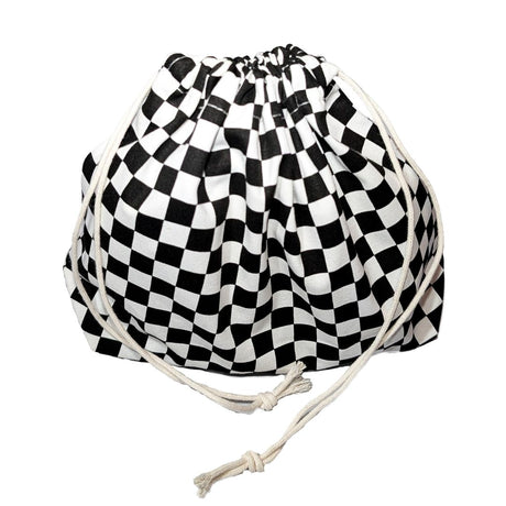 Pjäspåse med schacktema för förvaring av schackpjäser - fylld och snörad