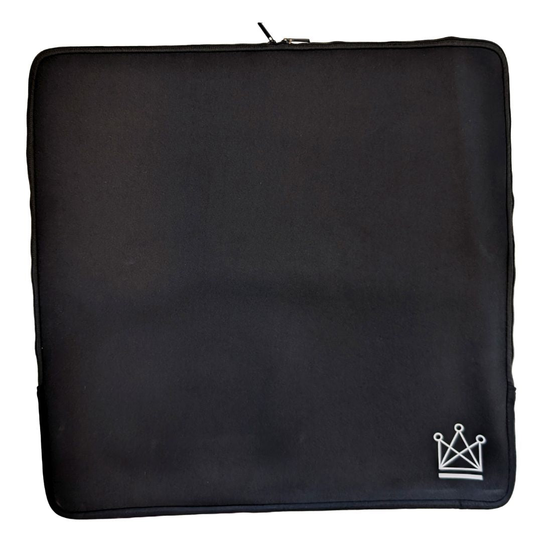 Schackbrädesskydd med dragkedja i svart neopren - för säker förvaring och transport av schackbräden