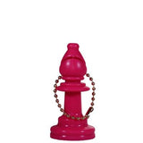 Rosa nyckelring av schackpjäsen löparen som kan köpas i skakshoppen - en del av dansk skoleskak