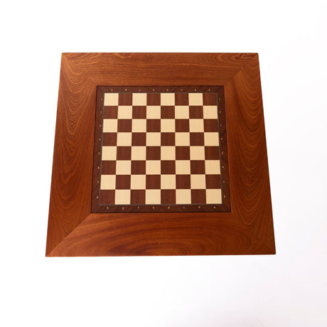 Danskt handgjort schackbord i mahogny sett uppifrån med schackbräde placerat i mitten av bordsskivan utan schackpjäser på