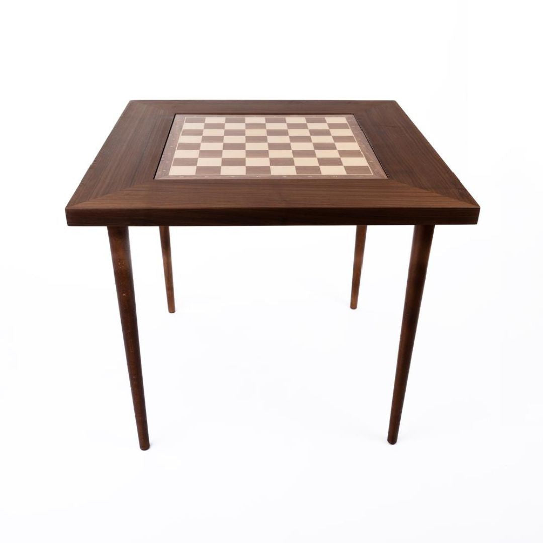 Schackbord i valnöt som kan ställas in i olika höjder kan köpas på schackshoppen.se