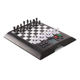 Schackdator i svart och vitt sett från vänster sida av märket Millennium Chess Genius