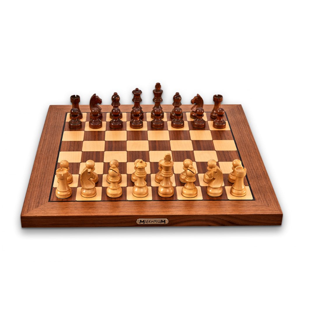 Millennium Chess Genius Exclusive är den perfekta schackdatorn för klubbspelaren som vill bli bättre, eftersom den kan spela lika bra som en internationell mästare.