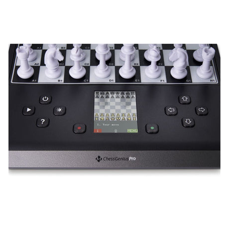 Display tillhörande schackdatorn Chess Genius Pro, som har tydliga färger som gör det enkelt att hålla koll på schackpartiet.