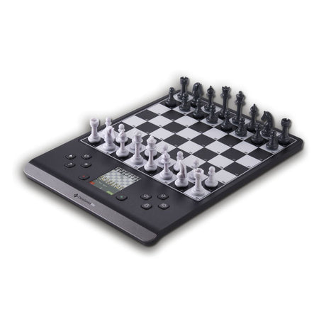 Schackdator Chess Genius PRO med digitalt schackbräde och premium träschackpjäser från Schackshoppen.