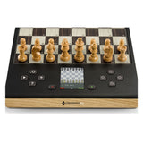 Schackdatorns display med färgskärm och menyer på engelska