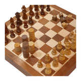 Hopfällbart magnetiskt schack- och backgammon-spel med magnetiska schackpjäser, backgammonpjäser och tärningar på schackbrädets ovansida.