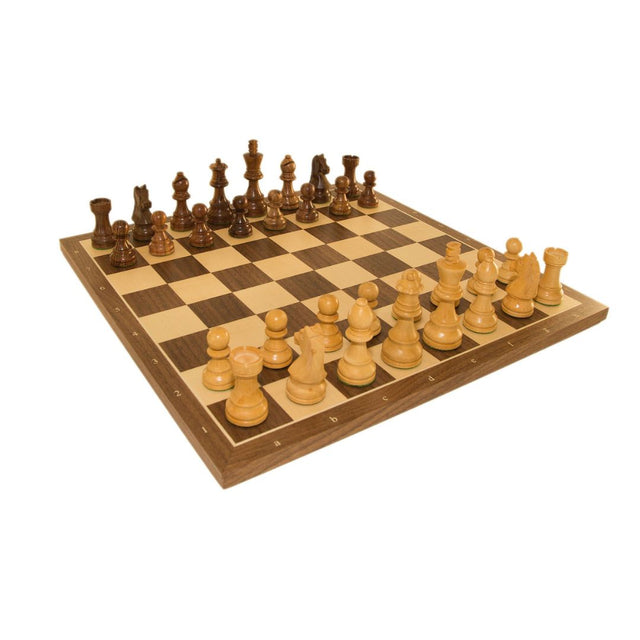 Lyxigt schackspel i trä med 45 mm fältstorlek och schackpjäser med en kungahöjd på 89 mm som passar perfekt till spelstorleken