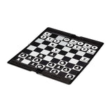 Reseskakspel i plast som kan vikas ihop och får plats i en ficka med platta schackpjäser som kan användas på tåget, flyget eller bussen.