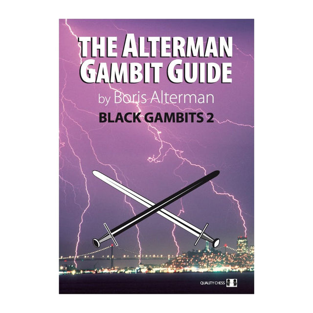 En lila himmel med blixtar över en stad och korsande svärdsklingor som omslag till en schackbok om gambiter med de svarta schackpjäserna