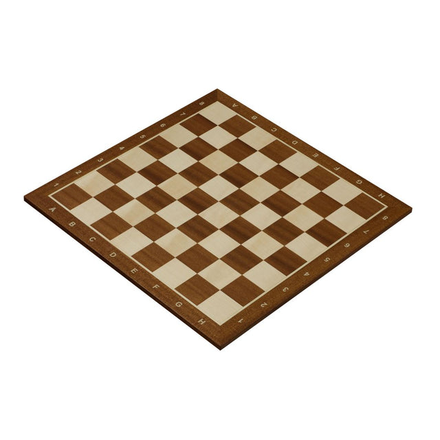 Schackbräde i mahogny med särskild uppmärksamhet på detaljerna, så schackbrädet står knivskarpt