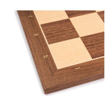 En titt på detaljerna runt hörnet på det vackraste spanska schackbrädet i valnöt med officiella mått som uppfyller FIDE:s standarder.