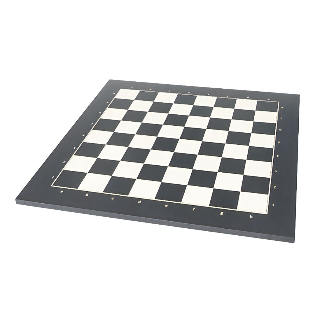 Svart lyxigt schackbräde med notation och tjocka kanter, som med sin fältstorlek på 55 mm uppfyller FIDE:s officiella mått.