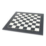 Svart lyxigt schackbräde med notation och tjocka kanter, som med sin fältstorlek på 55 mm uppfyller FIDE:s officiella mått.