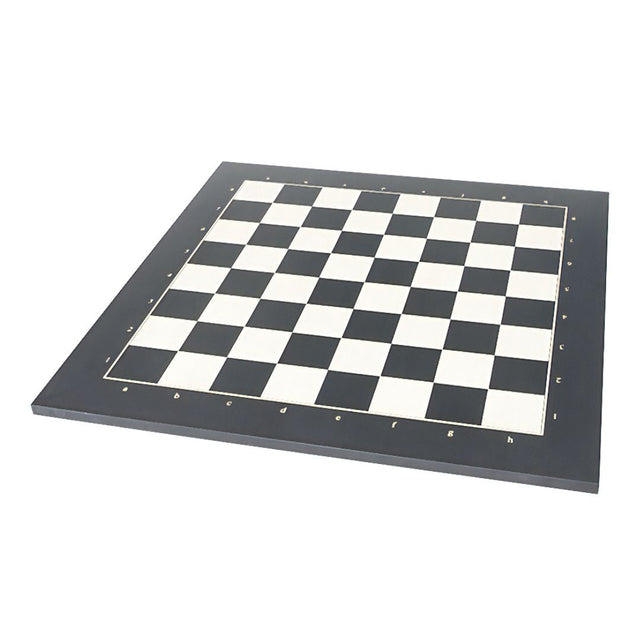 Svart lyxigt schackbräde med notation och tjocka kanter, som med sin fältstorlek på 55 mm uppfyller FIDE:s officiella mått.