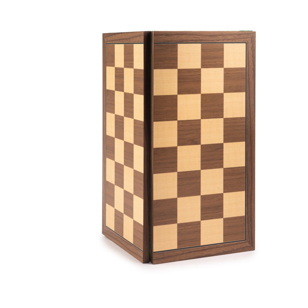 Schackbräde som står upprätt och är lätt hopfällbart, står stabilt och tillverkas i Spanien för Ferrer Chessboards.