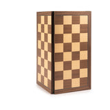 Schackbräde som står upprätt och är lätt hopfällbart, står stabilt och tillverkas i Spanien för Ferrer Chessboards.