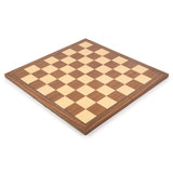 Schackbrett som ligger på sned och är av hög kvalitet – ett utmärkt val för schackspelaren som har begränsat med förvaringsutrymme.