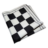 Fällbart, rullbart schackbräde i svart och vitt, praktiskt för transport och förvaring