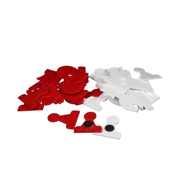 Plastschackpjäser till ett demobräde i rött och vitt med magnetisk fäste på baksidan