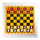 Stort demonstrationsbräde i klara gula och svarta färger med en träram och tillhörande pjäser i rött och vitt så att man kan visa upp partier eller undervisa i skolschack.
