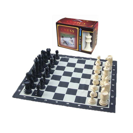 Stort schackspel med vikbart schackbräde och stora schackpjäser i plast, perfekt för klassrummet eller fritidsgården