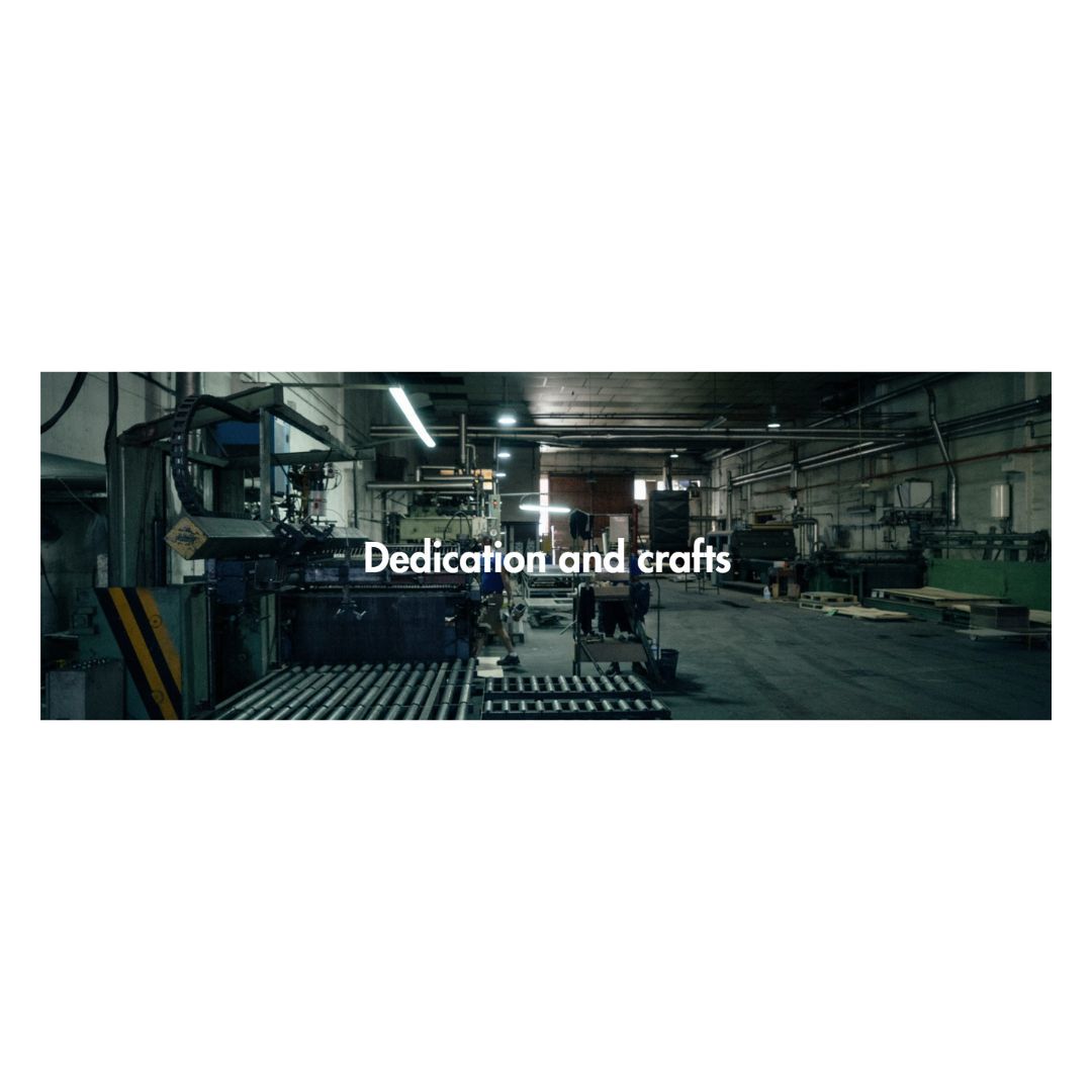 En del av verkstaden där schackbräden av märket Ferrer tillverkas med hängivenhet.