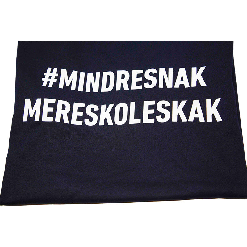 Zooma in på #mindresnakmereskoleskak, som är en slogan från dansk skolschack.